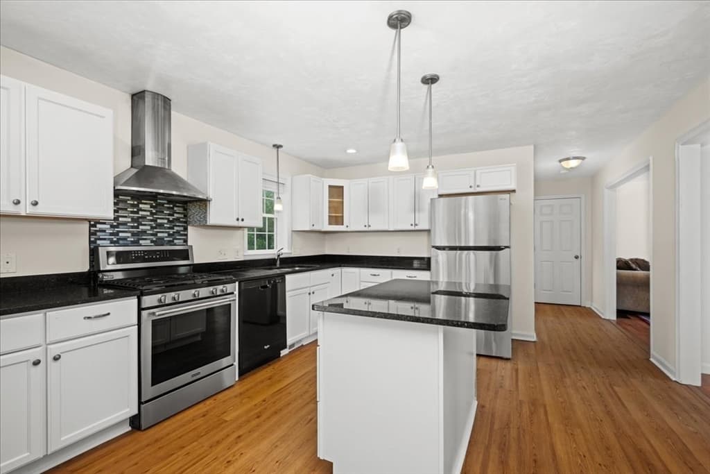 Single Family Residence at 3 Moore Dr, Millbury MA 01527, Millbury, photo 9 of 40