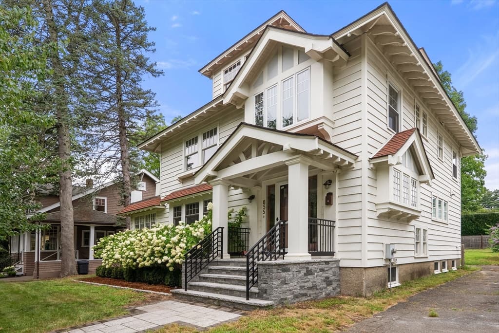 855 Commonwealth Ave, Newton MA 02459