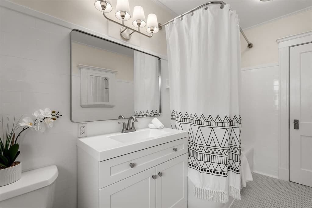855 Commonwealth Ave, Newton MA 02459 photo 25