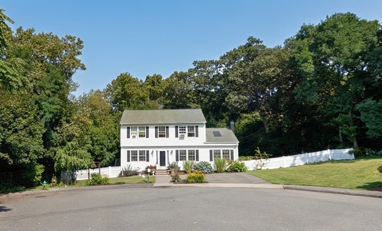 Single Family Residence at 9 Zamora St, Saugus MA 01906, photo 5 of 39