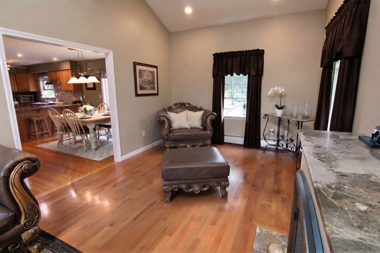 Single Family Residence at 9 Zamora St, Saugus MA 01906, photo 10 of 39
