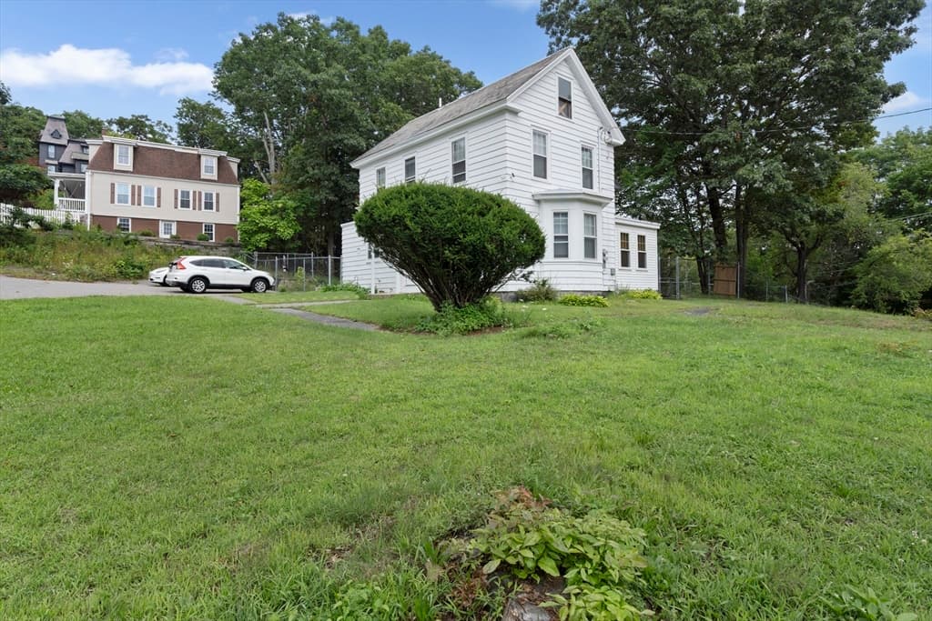 88 Ashburnham St, Fitchburg MA 01420