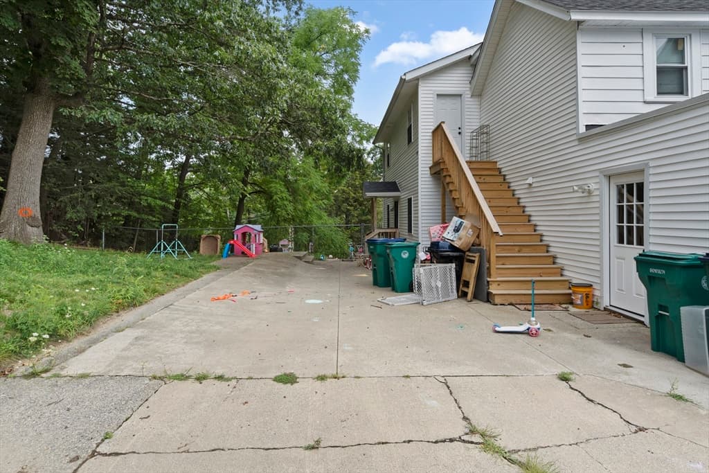 88 Ashburnham St, Fitchburg MA 01420 photo 4
