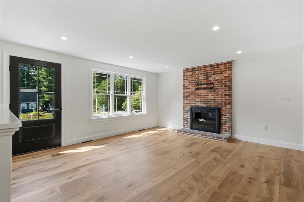 63 Maplewood Dr, Townsend MA 01469 photo 6