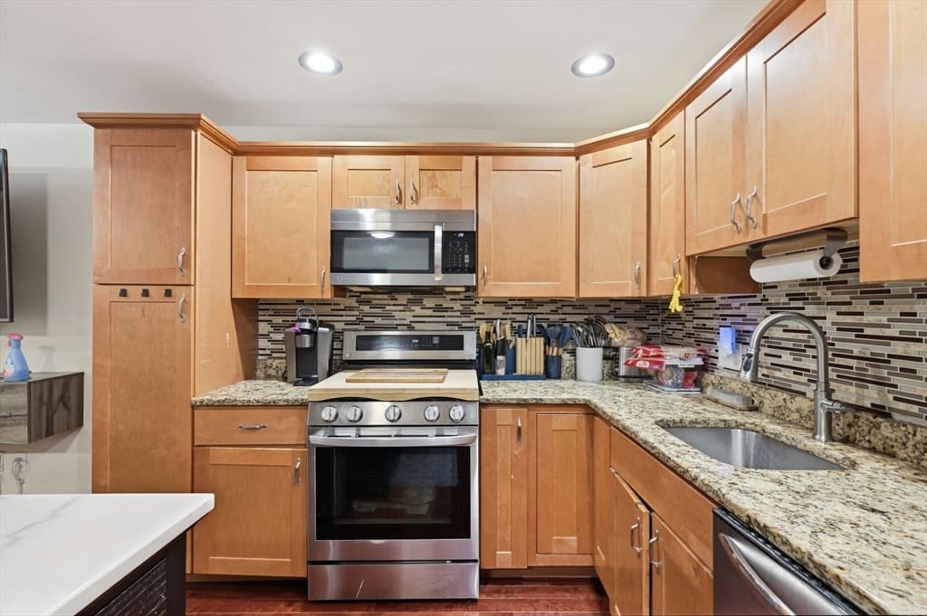 Condominium at 7 Mount Vernon St # 7, Haverhill MA 01830, Haverhill, photo 7 of 9