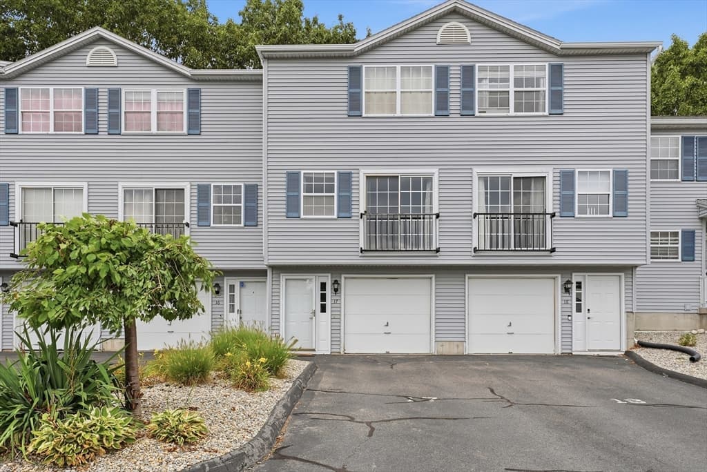 17 Waters Edge # 17, Ludlow MA 01056