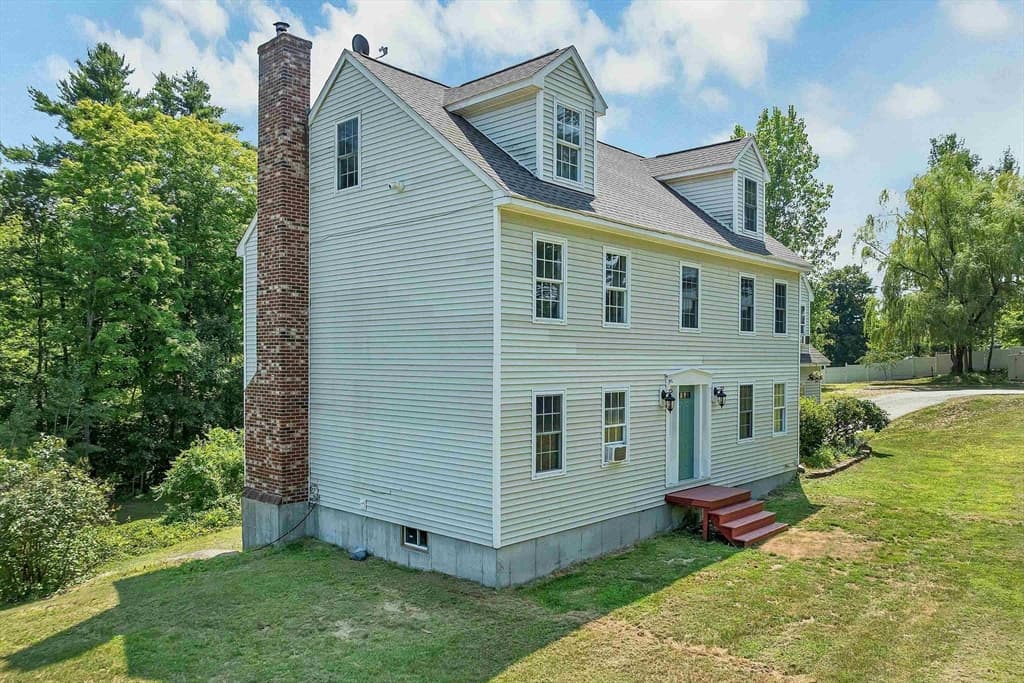 197 Grapevine, Dunbarton NH 03046 photo 2