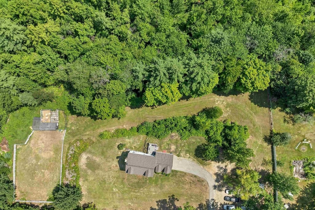 197 Grapevine, Dunbarton NH 03046 photo 9