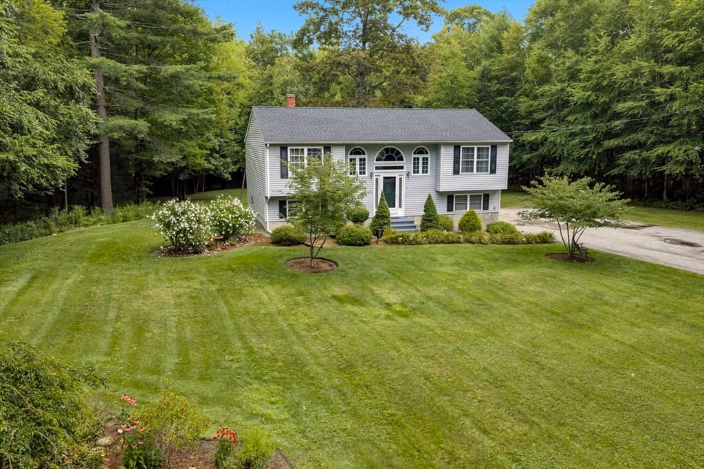 3 Laurel St, Hubbardston MA 01452