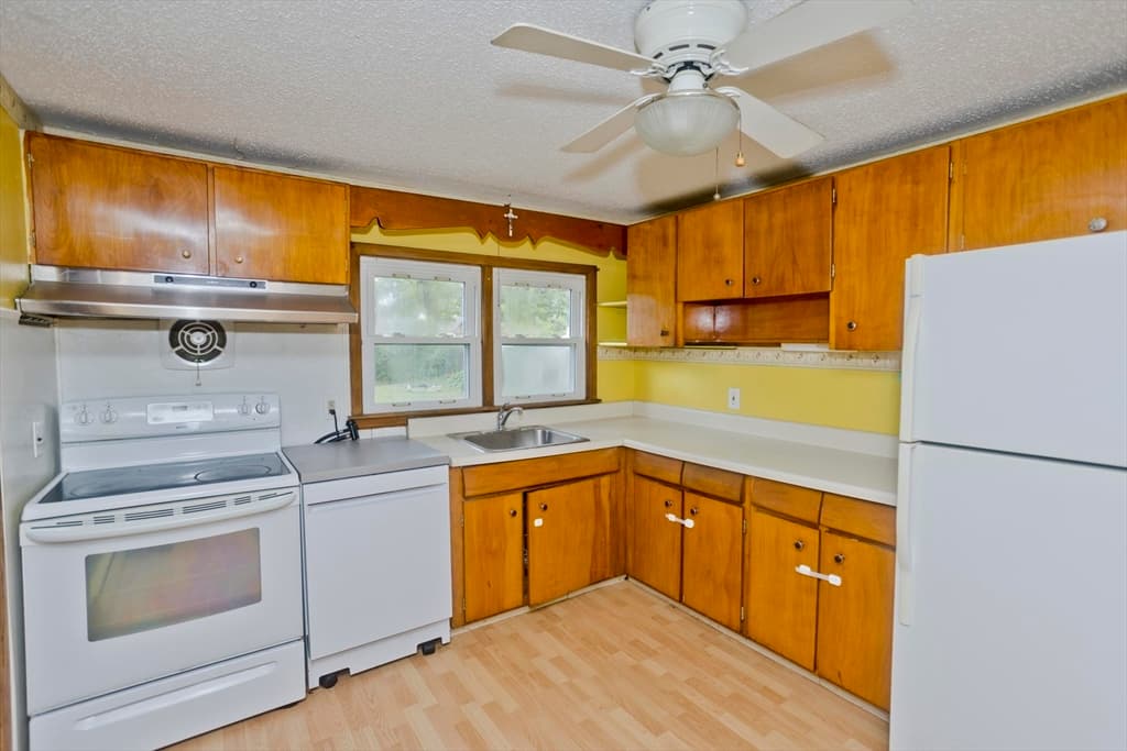 67 Warwick Rd, Chicopee MA 01020 photo 7