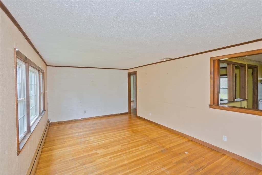 67 Warwick Rd, Chicopee MA 01020 photo 3