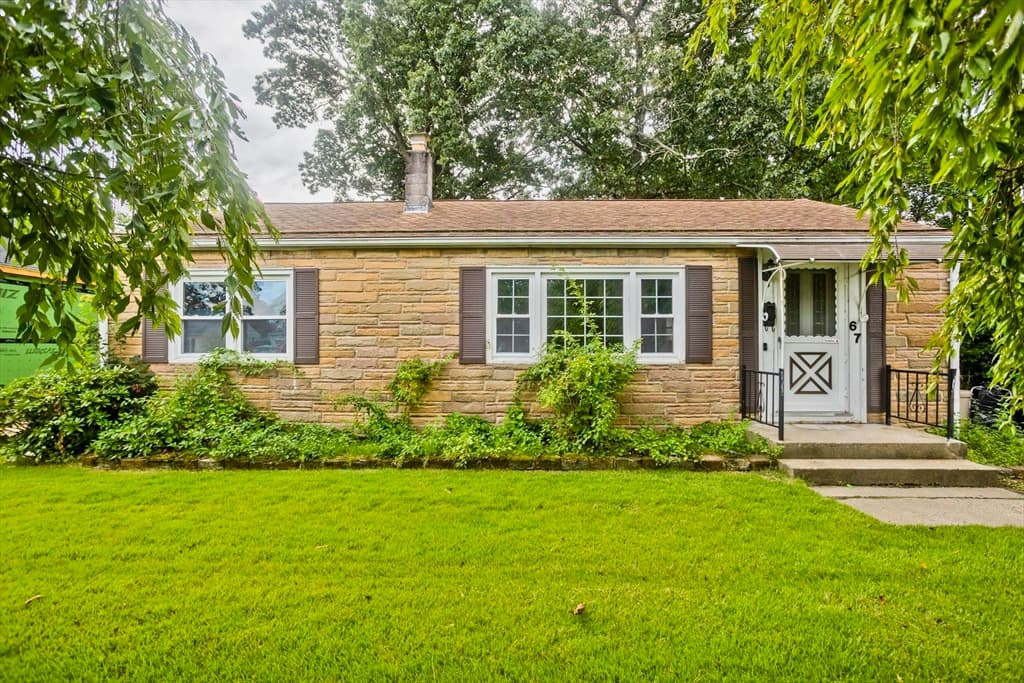 67 Warwick Rd, Chicopee MA 01020