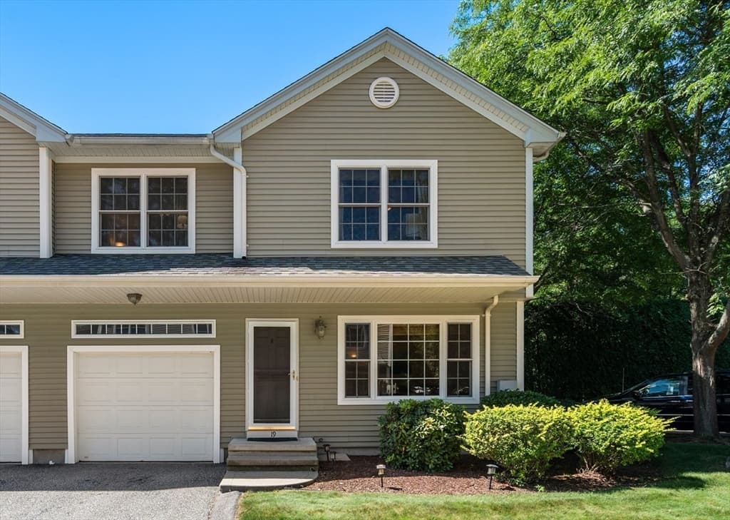 19 Gerard Lane # 19, Chicopee MA 01020