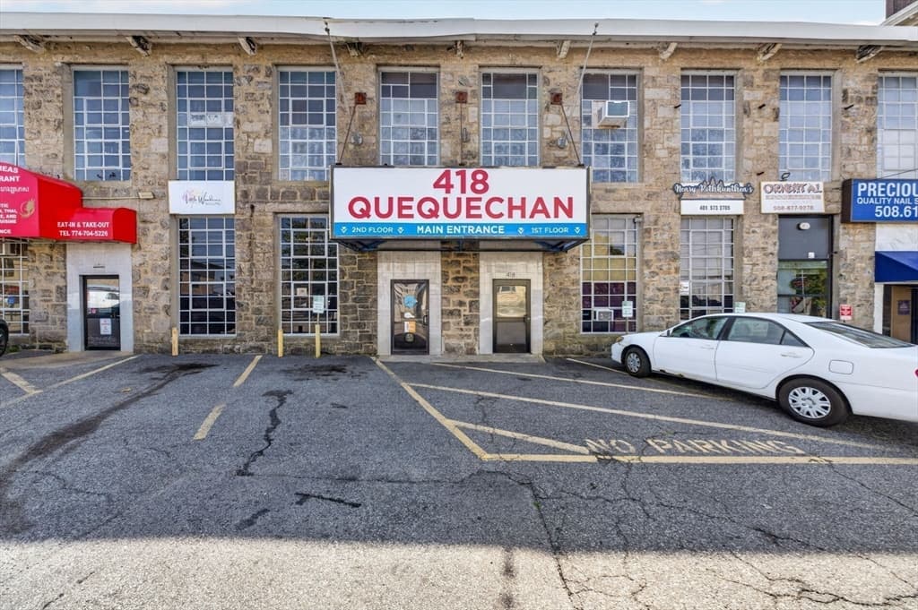 418 Quequechan St, Fall River MA 02723 photo 2