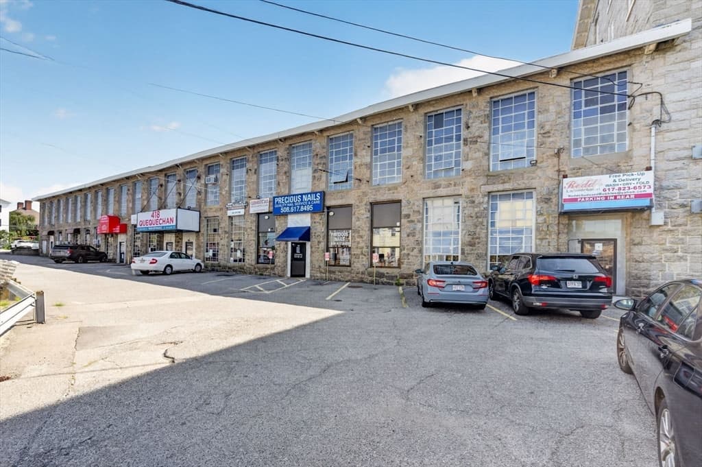418 Quequechan St, Fall River MA 02723