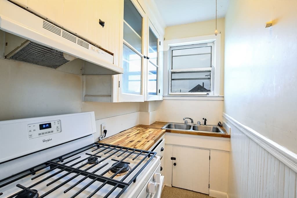 82 Eugenia St, New Bedford MA 02745 photo 8