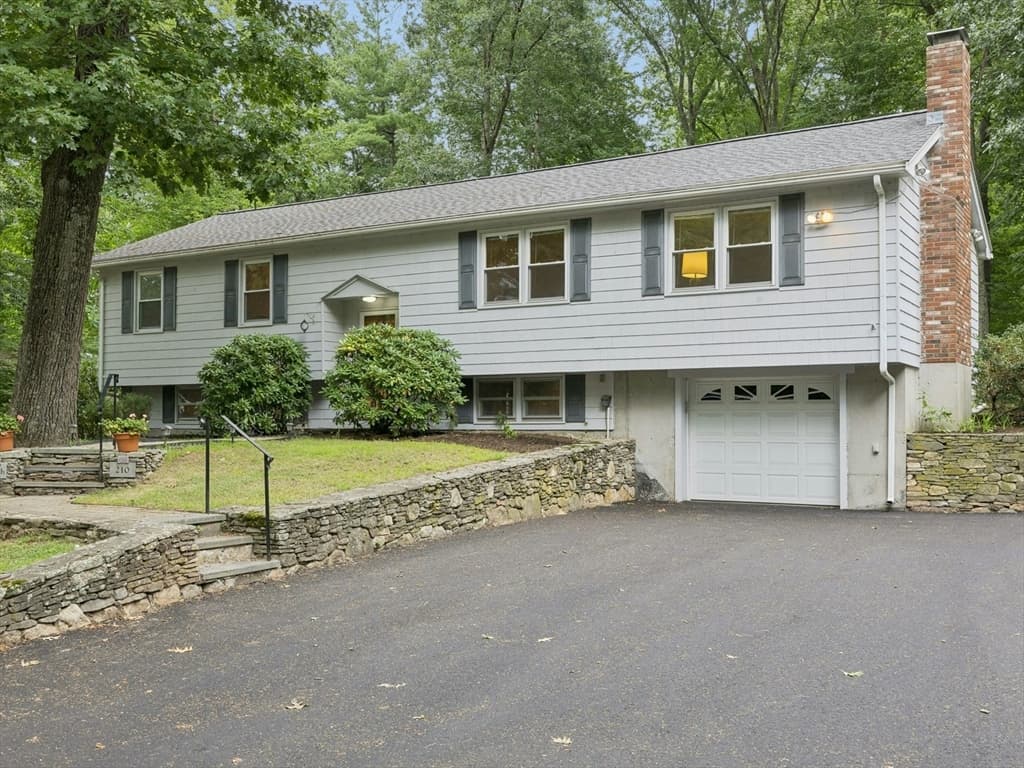 210 Chamberlain St, Holliston MA 01746