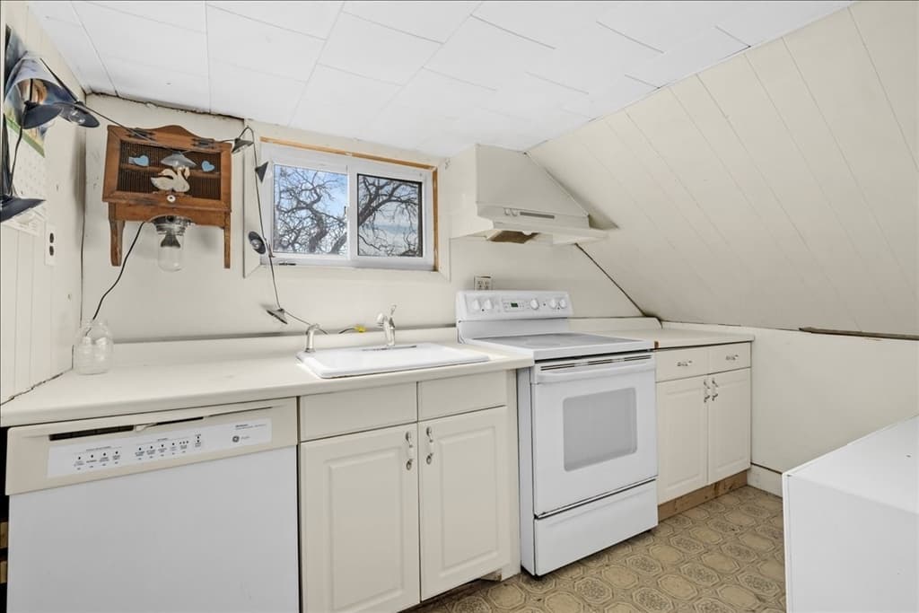 73 Southgate St, Worcester MA 01603 photo 9