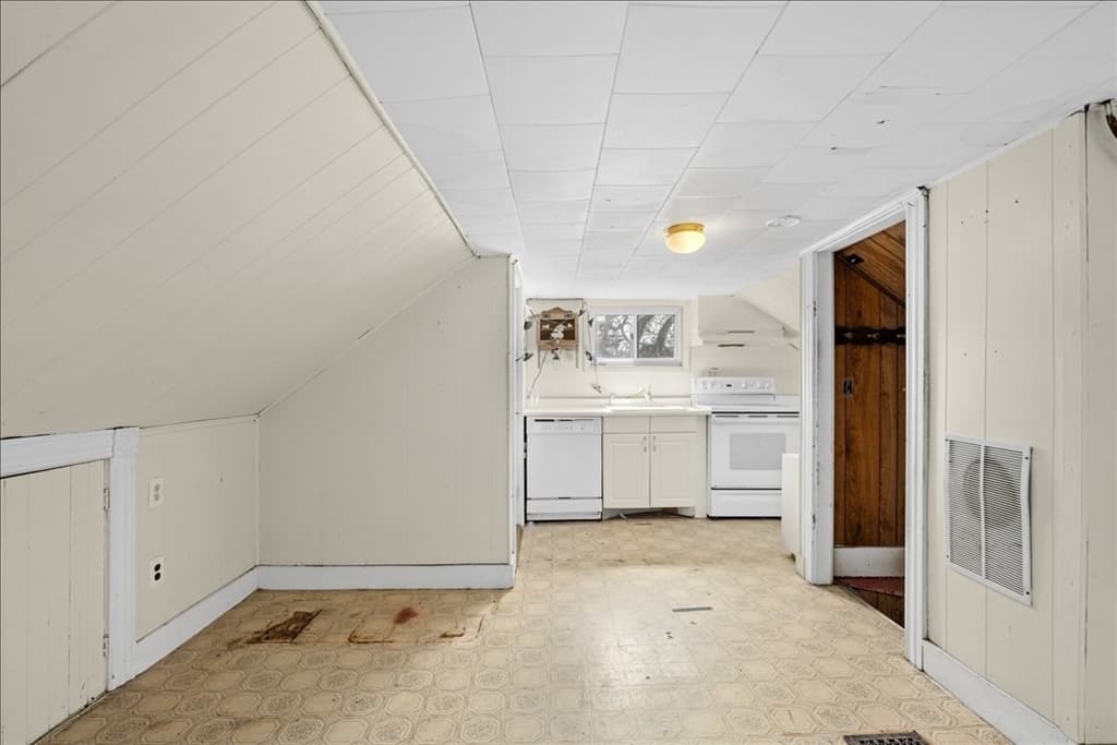 73 Southgate St, Worcester MA 01603 photo 14