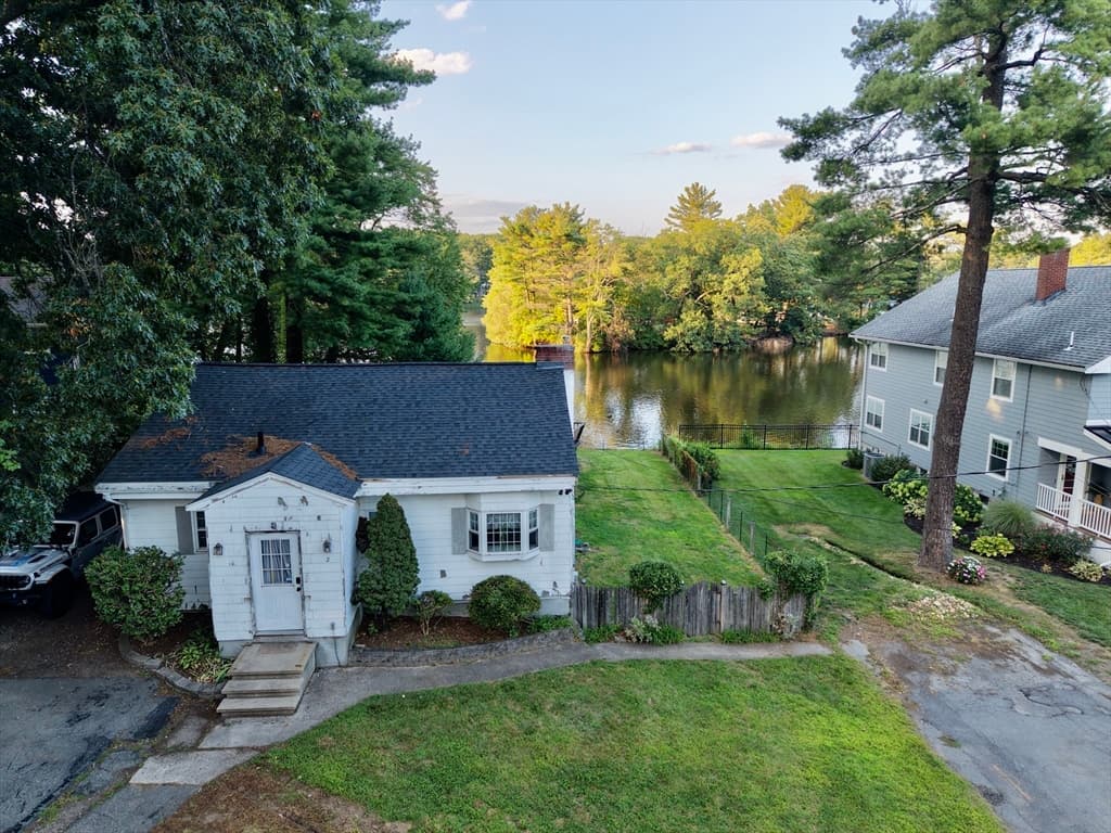2 Colonial Road, Lynnfield MA 01940