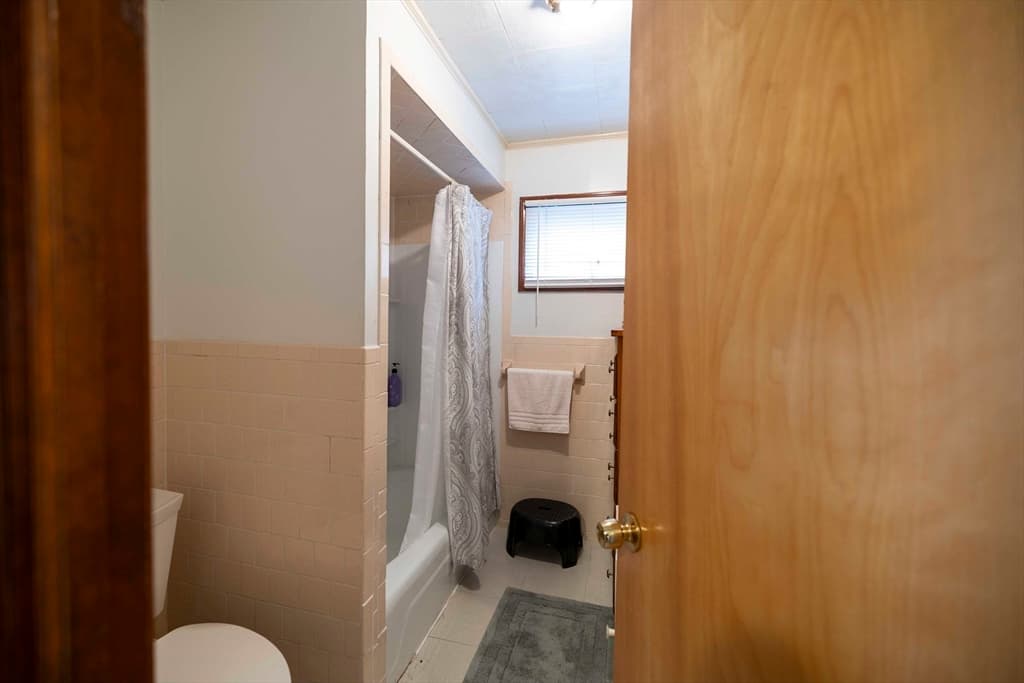 610 Bradford Ave, Fall River MA 02721 photo 13