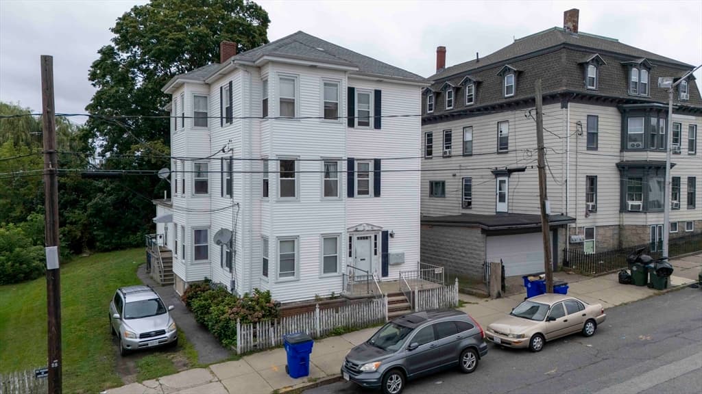 610 Bradford Ave, Fall River MA 02721