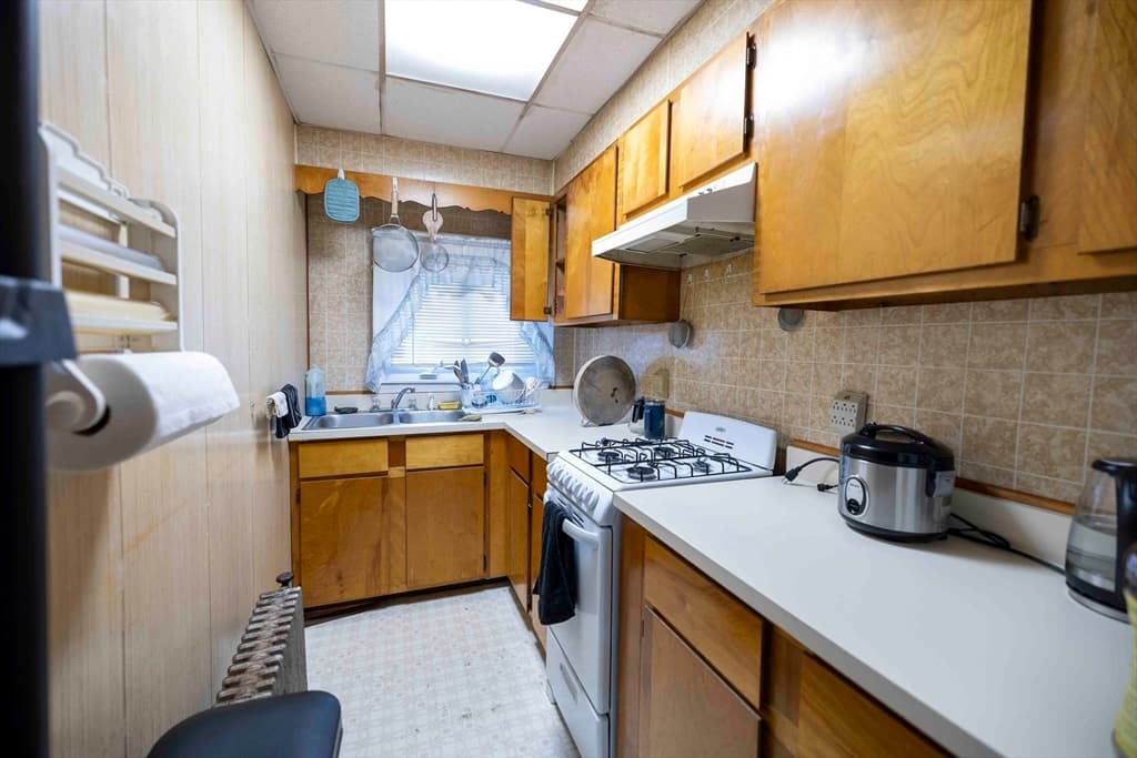 610 Bradford Ave, Fall River MA 02721 photo 29