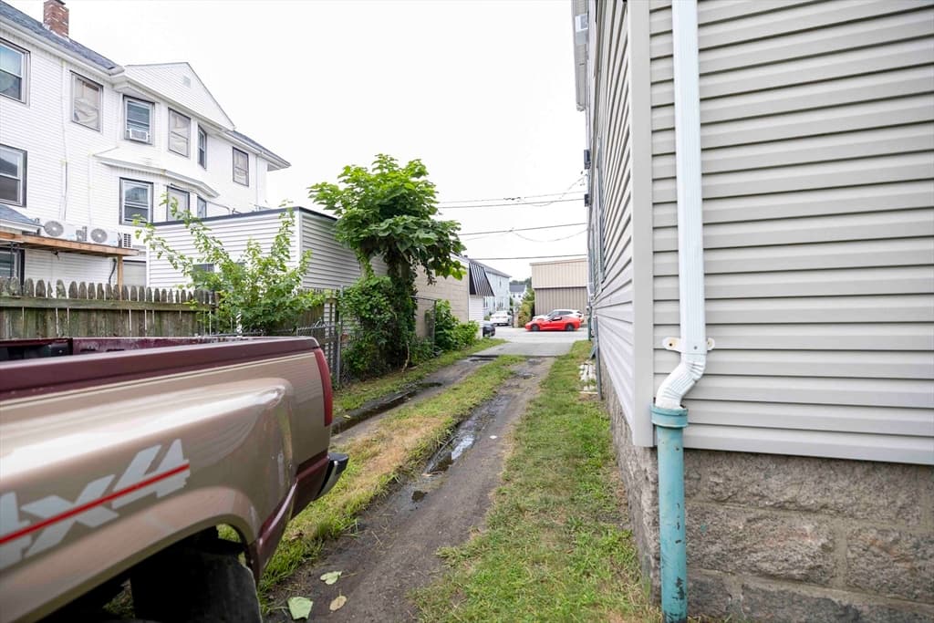1025 Globe St, Fall River MA 02724 photo 6