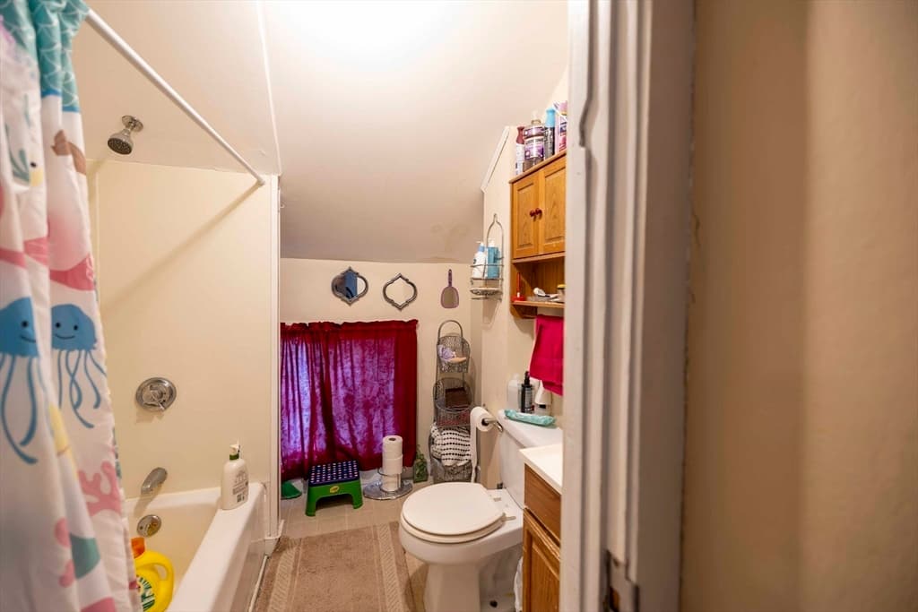 593 Plymouth Ave, Fall River MA 02721 photo 9