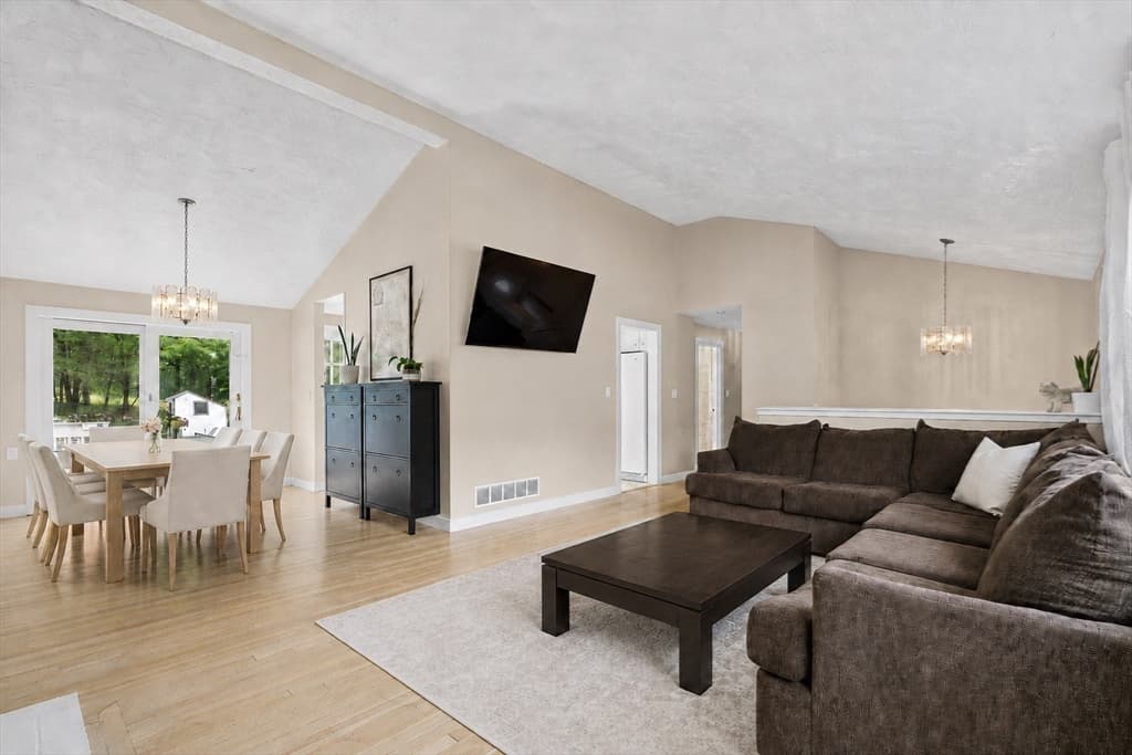 68 Gregory Rd, Holliston MA 01746 photo 3