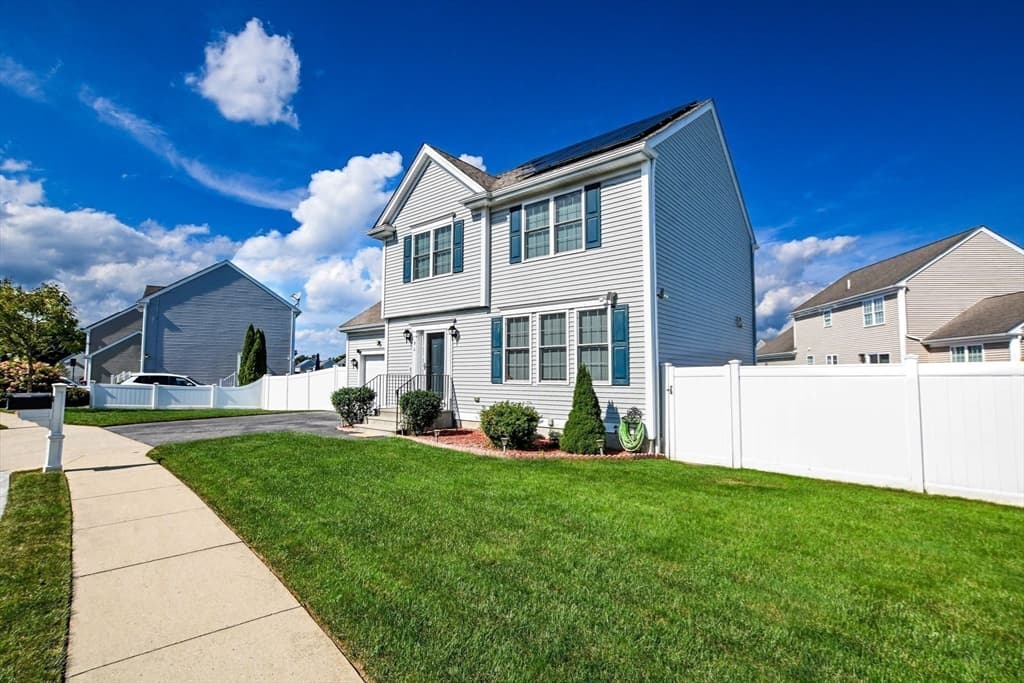 92 Tarkiln Pl, New Bedford MA 02745 photo 2