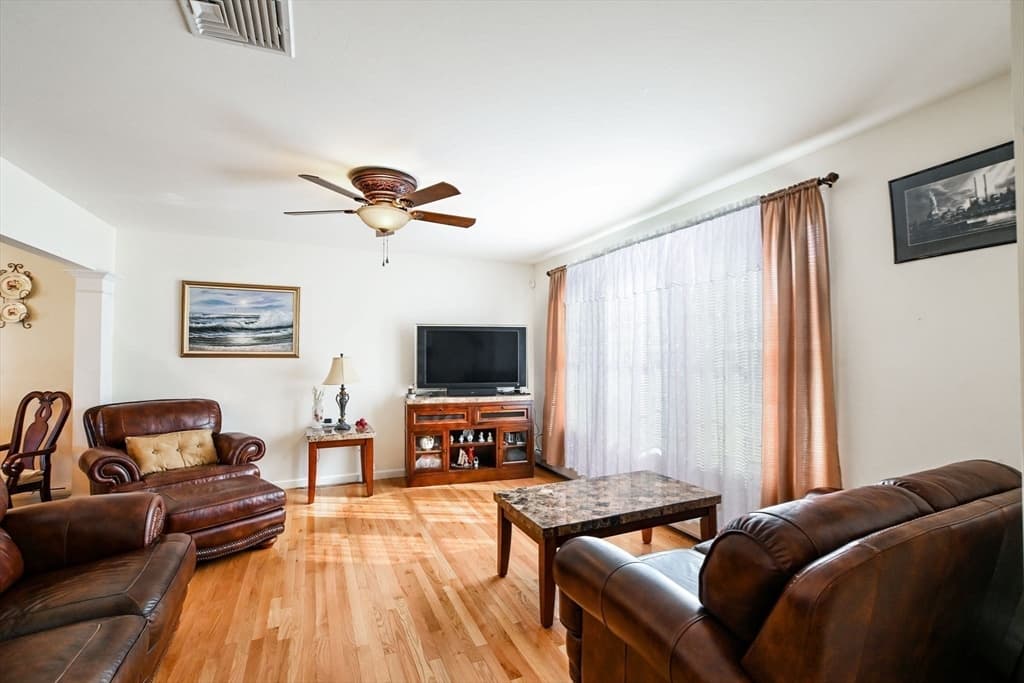 92 Tarkiln Pl, New Bedford MA 02745 photo 7