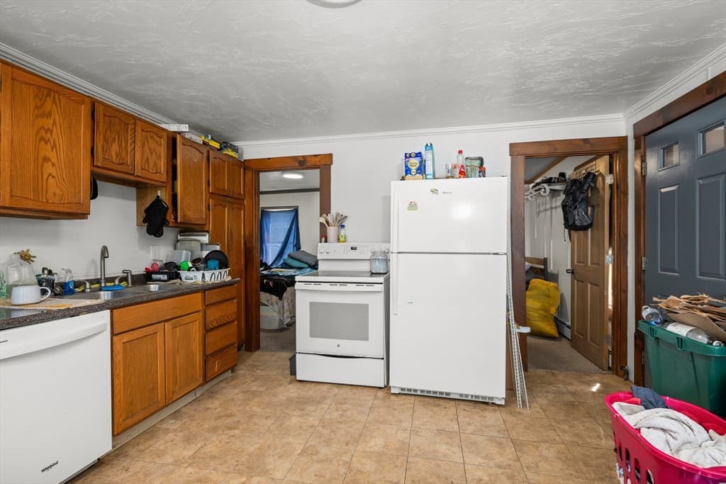 102 Sayles Street, Southbridge MA 01550 photo 17