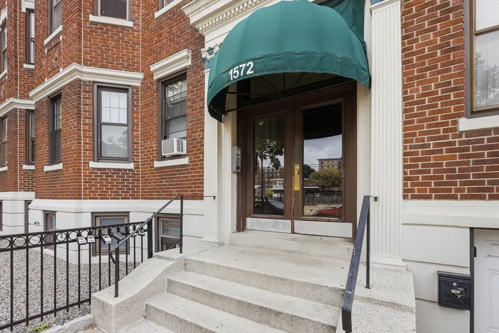 1572 Commonwealth Ave # 6, Boston MA 02135 photo 6
