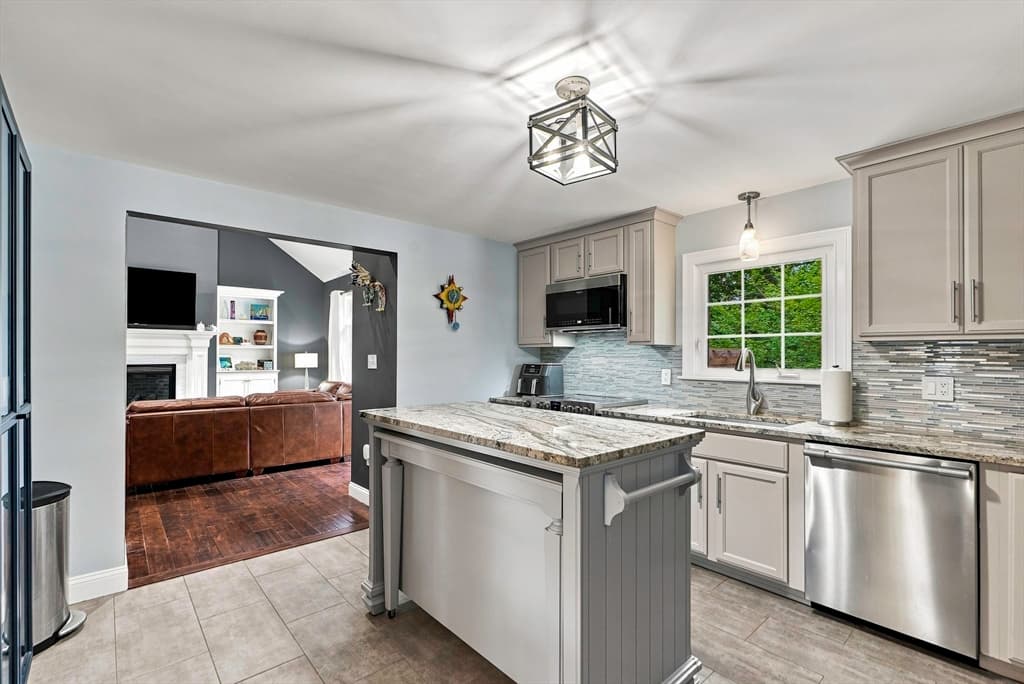 Single Family Residence at 8 Mellen St, Hopedale MA 01747, Hopedale, photo 12 of 41
