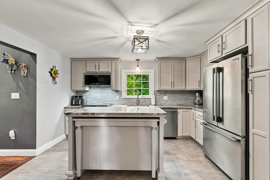 Single Family Residence at 8 Mellen St, Hopedale MA 01747, Hopedale, photo 11 of 41