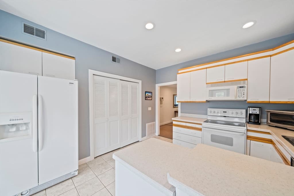 Condominium at 72 Kim Ter # C, Stoughton MA 02072, Stoughton, photo 5 of 40