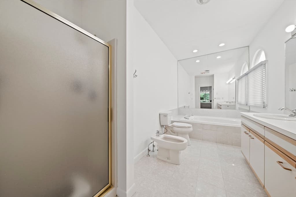 Condominium at 72 Kim Ter # C, Stoughton MA 02072, Stoughton, photo 24 of 40