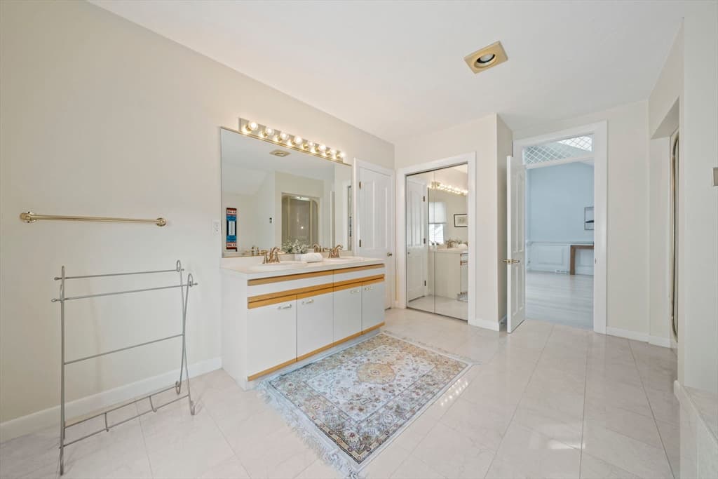 Condominium at 72 Kim Ter # C, Stoughton MA 02072, Stoughton, photo 38 of 40