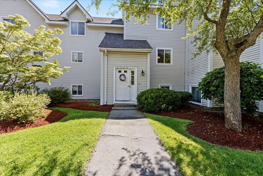 Condominium at 100 Merrimack Ave # 77, Dracut MA 01826, Dracut, photo 2 of 27