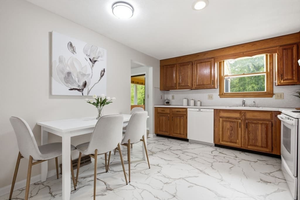 Single Family Residence at 55 Peach Orchard Rd, Burlington MA 01803, Burlington, photo 14 of 41