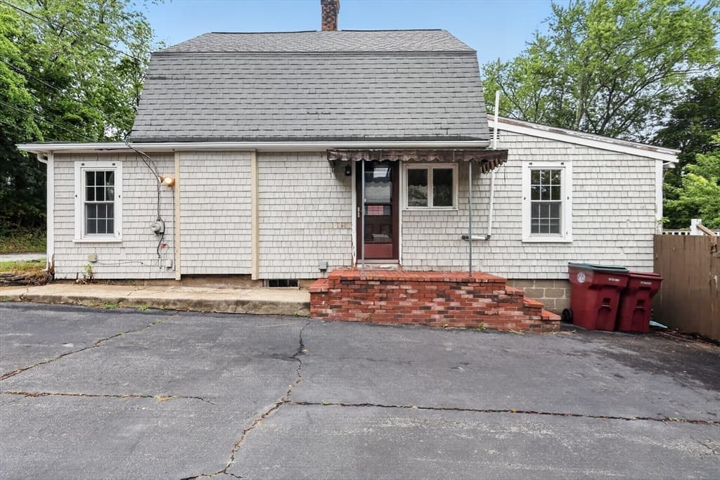 Single Family Residence at 15 Hillside Ave, Middleboro MA 02346, Middleboro, photo 6 of 34