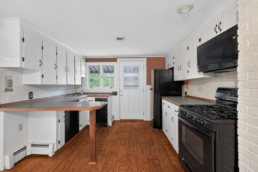 Single Family Residence at 15 Hillside Ave, Middleboro MA 02346, Middleboro, photo 12 of 34