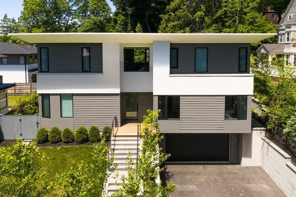 221 Gardner Rd, Brookline MA 02445