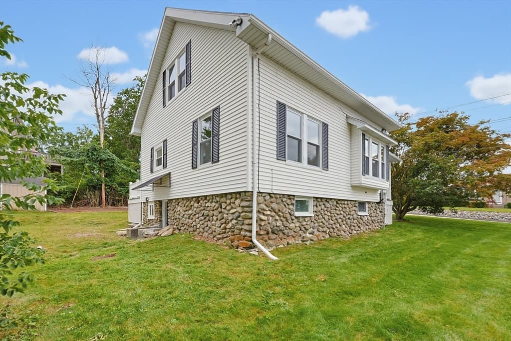Single Family Residence at 30 Barrett Ave, Worcester MA 01605, Worcester, photo 31 of 34