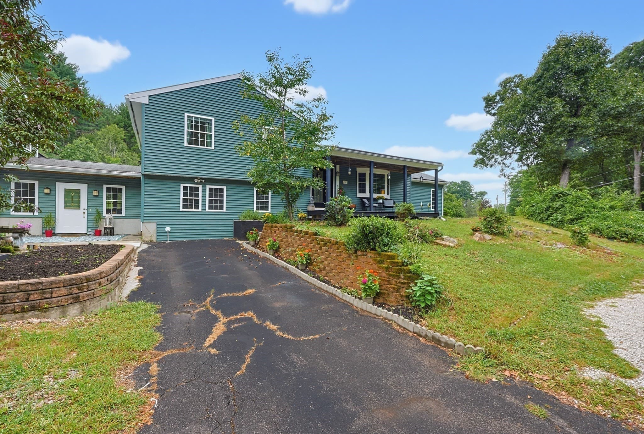 Single Family Residence at 25 Old Elmdale Rd, Uxbridge MA 01569, Uxbridge, photo 2 of 42
