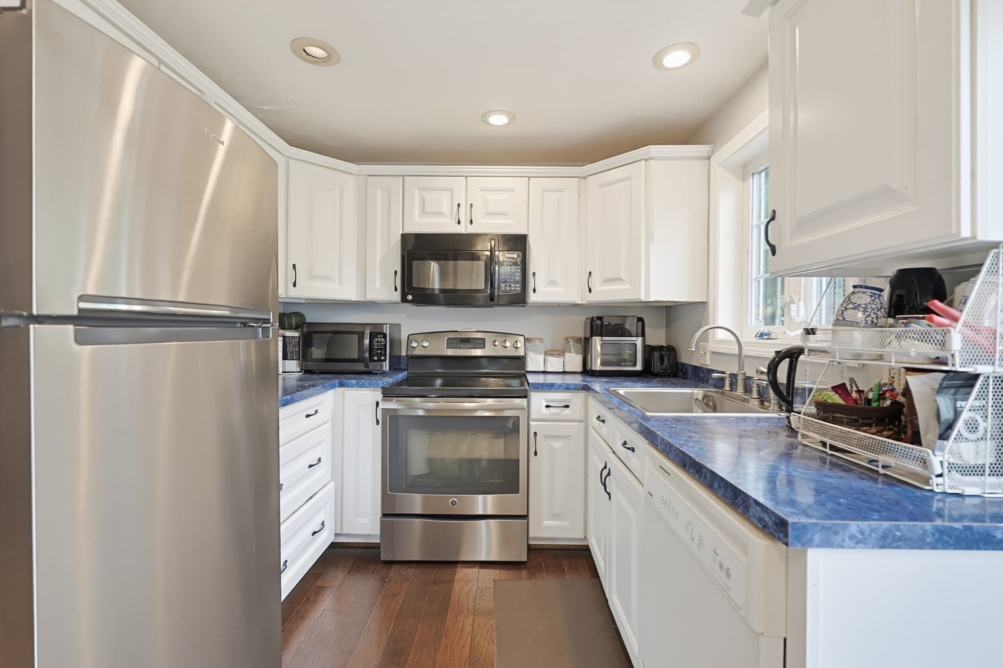 Single Family Residence at 25 Old Elmdale Rd, Uxbridge MA 01569, Uxbridge, photo 30 of 42