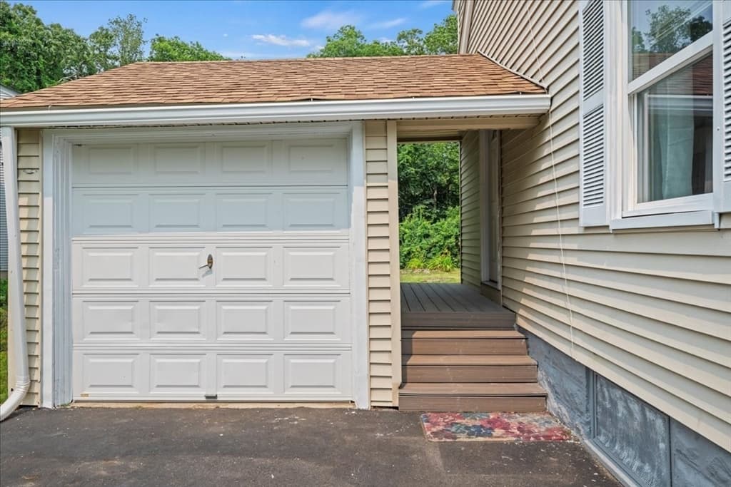 Single Family Residence at 6 Oakwood Ave, Auburn MA 01501, Auburn, photo 6 of 42