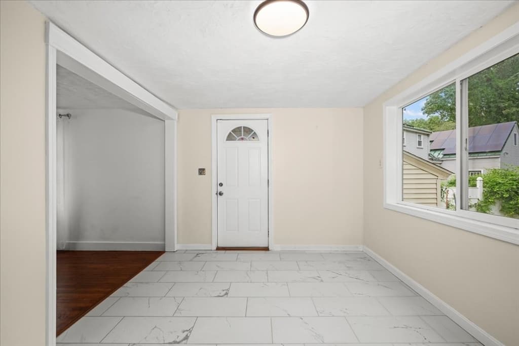 Single Family Residence at 6 Oakwood Ave, Auburn MA 01501, Auburn, photo 12 of 42