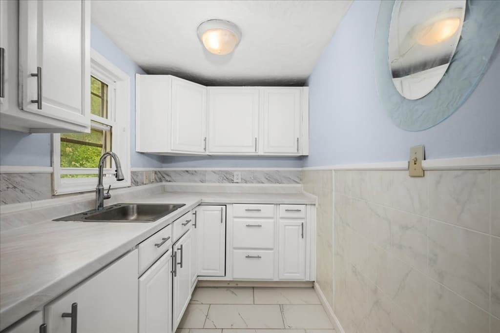 Single Family Residence at 6 Oakwood Ave, Auburn MA 01501, Auburn, photo 10 of 42